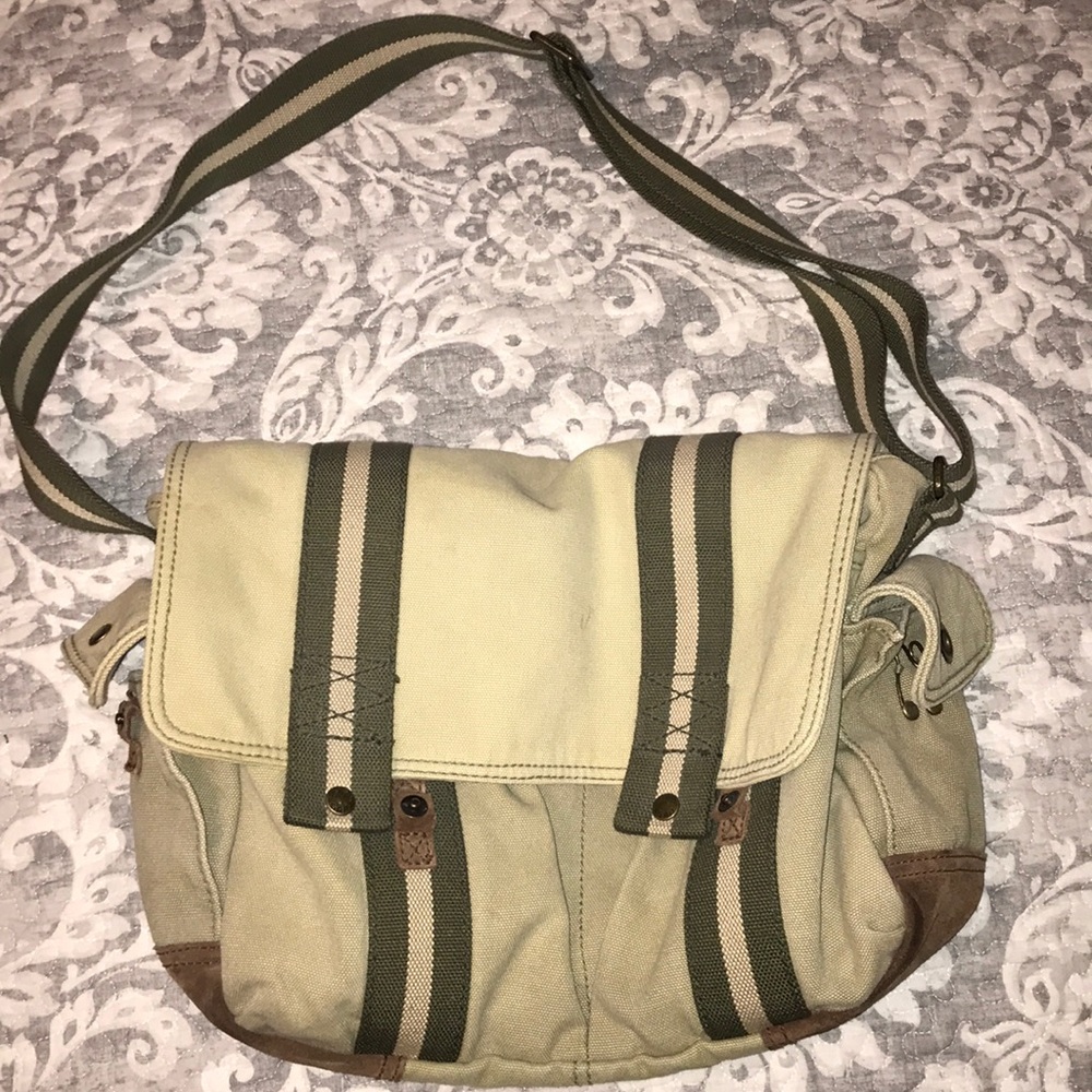 Gap messenger bag with lots of storage